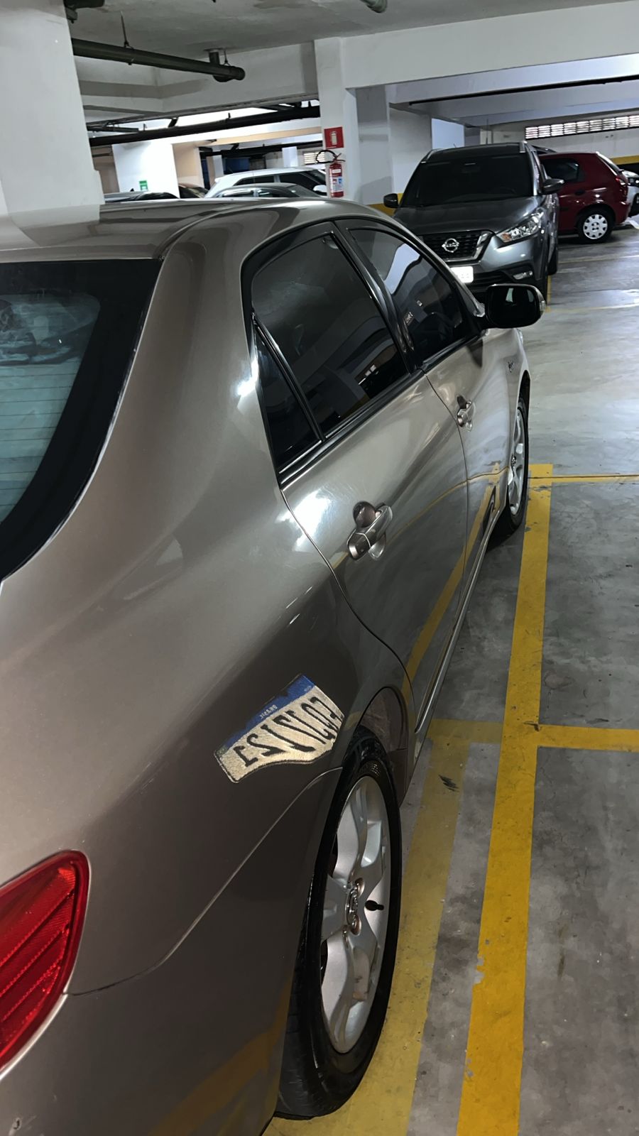 Corolla prata com brilho profundo