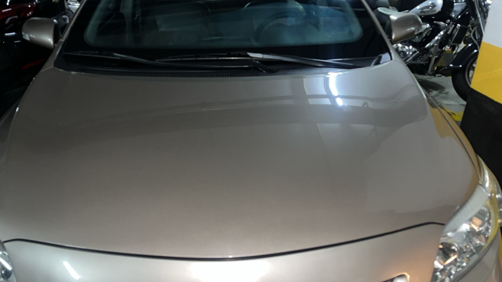 Capô espelhado — reflexo de zero km